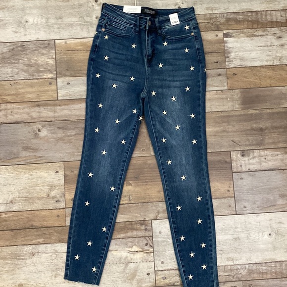 SOLD OUT🚨 - Picture 2 of 4